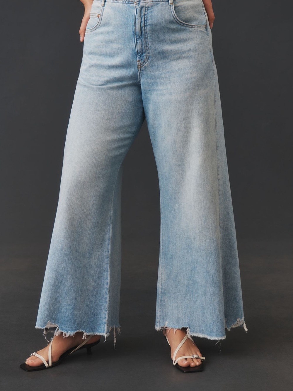 EUC Pilcro Adi Regenerative Cotton Mid-Rise Flare/Wide leg Jeans light Wash 29 - Picture 3 of 14